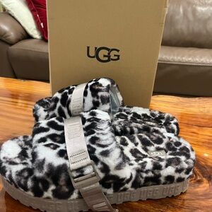 UGG Black and White Slippers with Plush Material and Slip-On Style